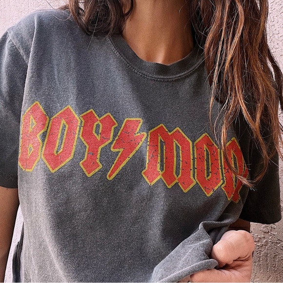 NWT Hubs & Hers Boy Mom Band Tee - Picture 1 of 2